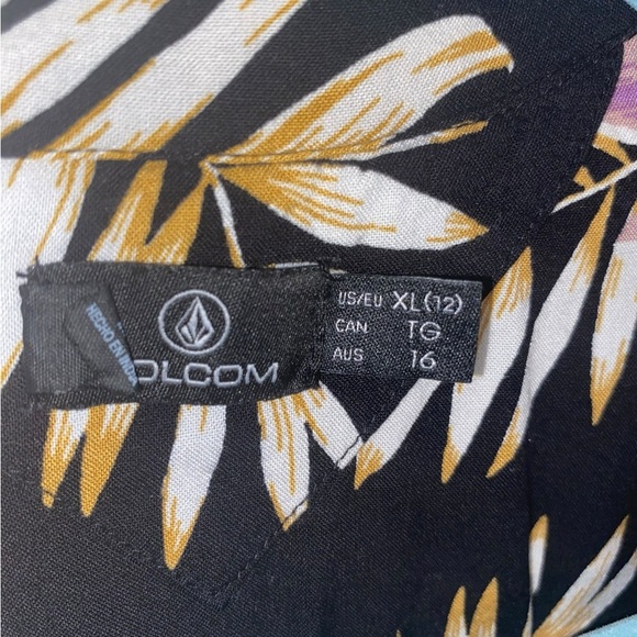 Volcom Gen wow Tropical Floral Black Button-Up Women's Top Hawaiian shirt resort - Picture 5 of 14